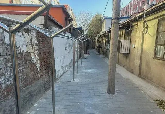 乱建居民想提升小区环境的愿望实现了凯发赛事合作拆除700平方米私搭(图4)