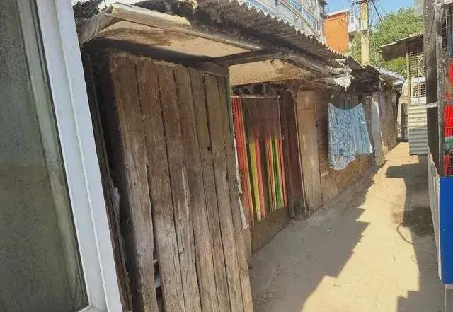 乱建居民想提升小区环境的愿望实现了凯发赛事合作拆除700平方米私搭(图3)