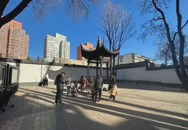 乱建居民想提升小区环境的愿望实现了凯发赛事合作拆除700平方米私搭(图6)